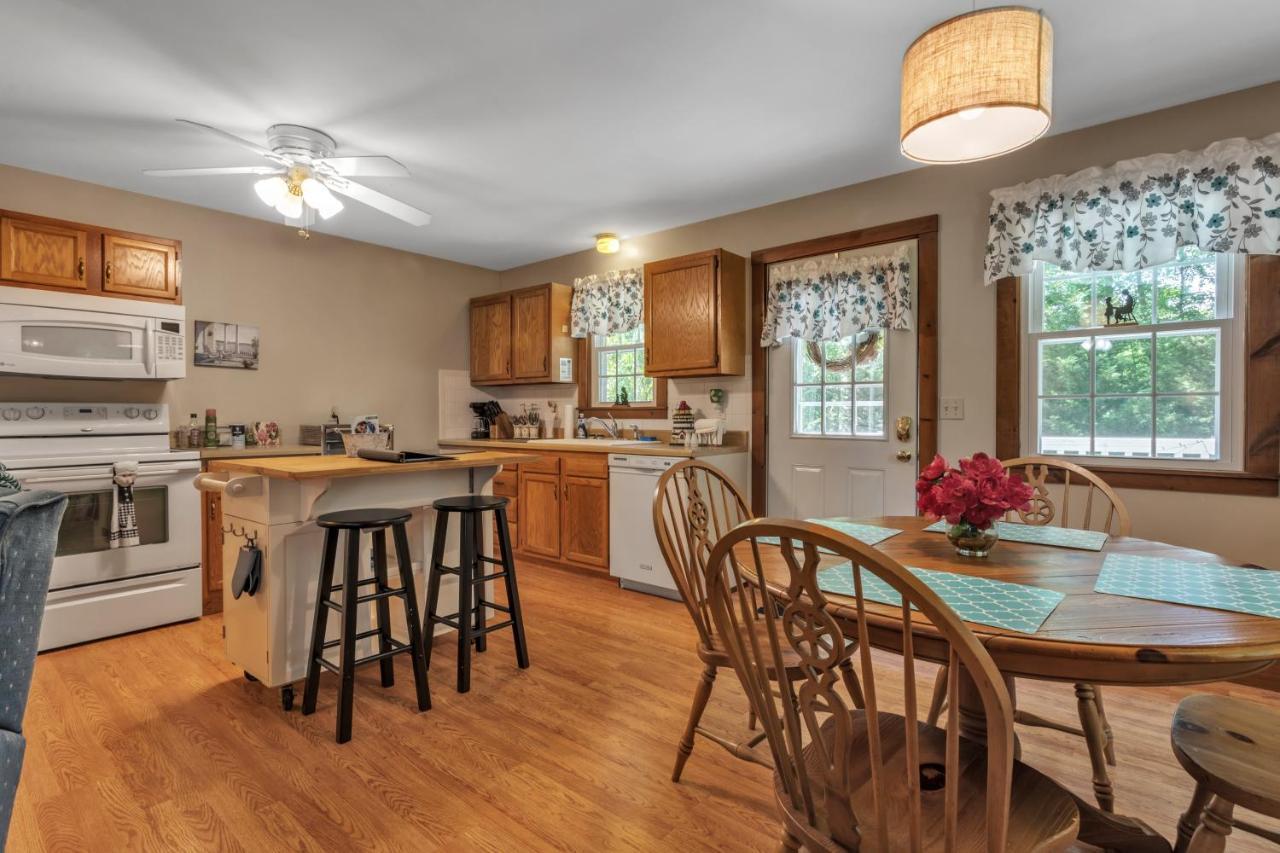 Cozy Bungalow Just Minutes From Mystic, Westerly Beaches, Boating And Casinos! Bungalow Groton Luaran gambar