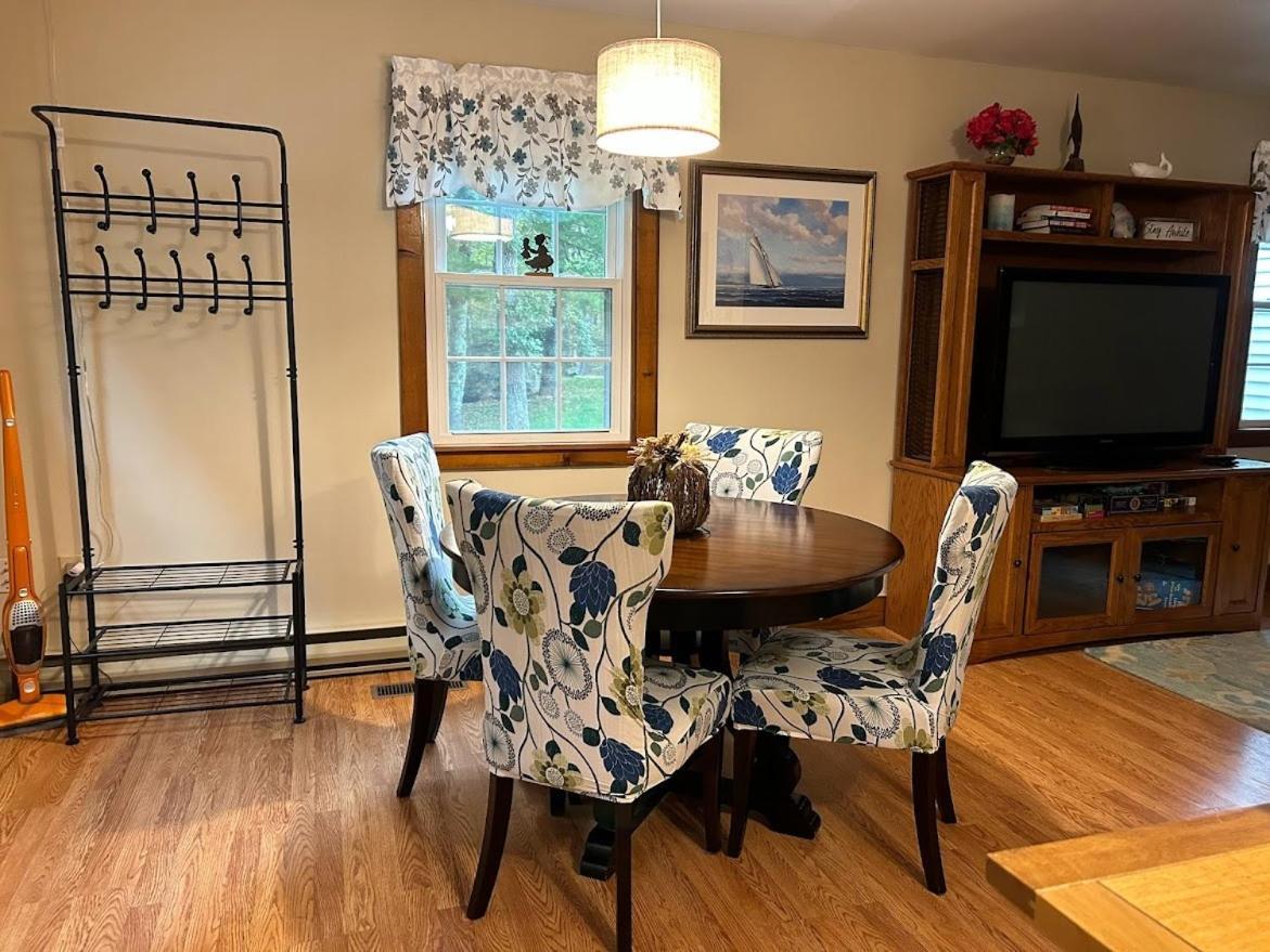 Cozy Bungalow Just Minutes From Mystic, Westerly Beaches, Boating And Casinos! Bungalow Groton Luaran gambar